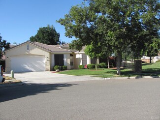 662 Woodridge Ct, Lemoore, CA 93245