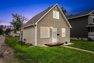 921 4th St SW, Cedar Rapids, IA 52404