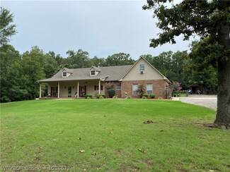 1650 E Greenwood St, Hackett, AR 72937