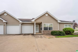 790 Cedar View Dr Unit 401, Le Mars, IA 51031