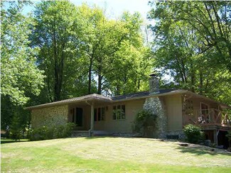 811 West Dr, Oakland City, IN 47660