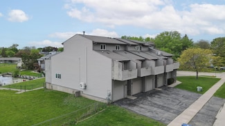 1017 Greenwood Ct, Oshkosh, WI 54901