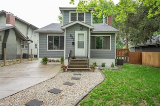827 40th Place, Des Moines, IA 50312