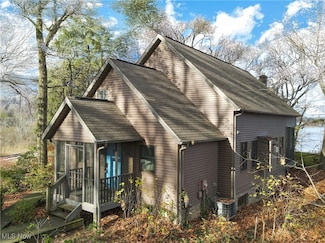 11 West Dr, Hartville, OH 44632