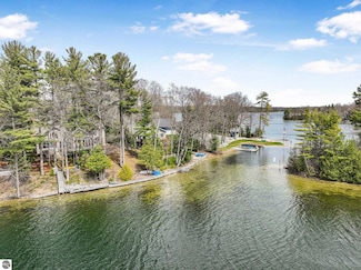 9401 Edgewood Ave, Traverse City, MI 49685