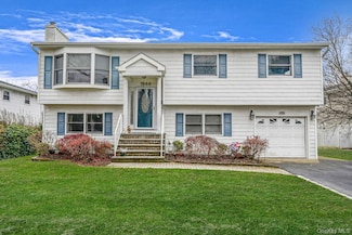 154A Woodrow Pkwy, West Babylon, NY 11704