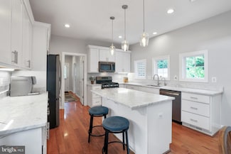6436 Holyoke Dr, Annandale, VA 22003