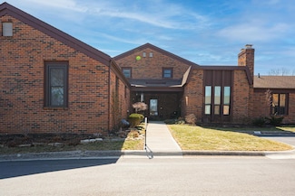 4235 Chaucer Ln, Columbus, OH 43220