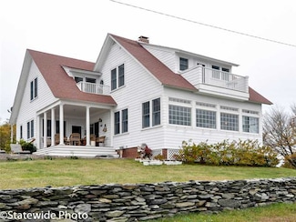 1110 Narragansett Ave, Portsmouth, RI 02835