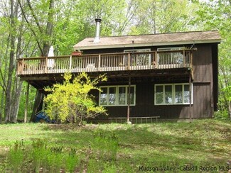 12 Algonquin Ln, Highmount, NY 12441