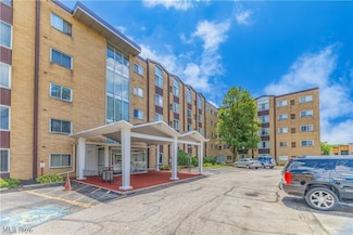 25735 Lorain Rd Unit 218, North Olmsted, OH 44070
