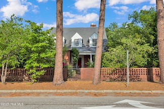 906 N Chestnut St, Lumberton, NC 28358