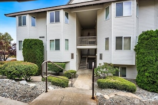 808 W Manson Hwy Unit B201, Chelan, WA 98816