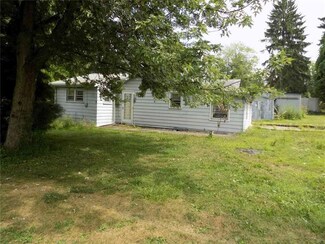 127 Iwanejko Ln, Pulaski Township - Law, PA 16140