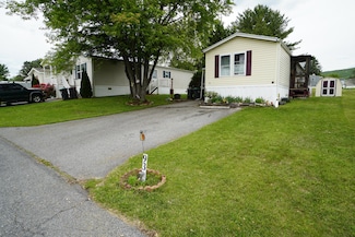 93 Nashua St, Walnutport, PA 18088