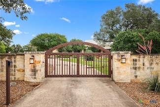 27302 Felswand Pkwy, New Braunfels, TX 78132