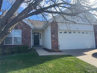 2514 Newpoint Dr, Ballwin, MO 63011