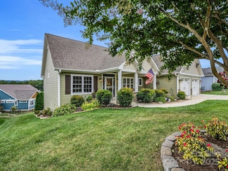 154 N Anvil Ave, Hendersonville, NC 28792