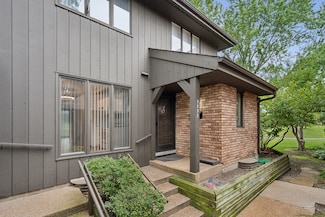 3899 Mission Hills Rd Unit 4, Northbrook, IL 60062