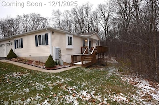 9562 Woodside Cir, Grand Blanc, MI 48439