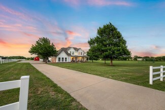 1008 Creek Hollow Ln, Fort Worth, TX 76131