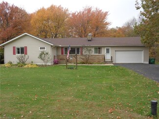 10452 Briar Hill Dr, Willoughby, OH 44094