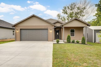210 B W Clinton St, Rogersville, MO 65742
