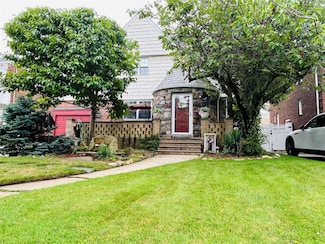 428 Beach 131st St, Rockaway Park, NY 11694