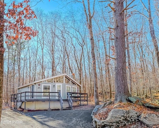 108 Liberty Ln, Lackawaxen, PA 18435