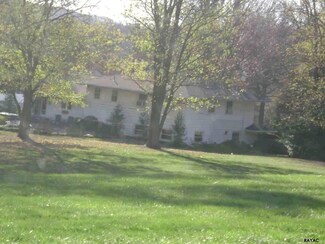 2006 Crescent Rd, York, PA 17403