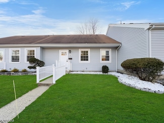 164 Cours de Clemenceau Unit E, Freehold, NJ 07728