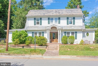 32 Riverview Dr, Ewing, NJ 08628