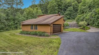 176 W Mountain Rd, Olyphant, PA 18447