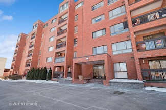 3700 Capri Ct Unit 105, Glenview, IL 60025