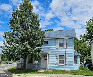 49 Front St, Wyoming, DE 19934