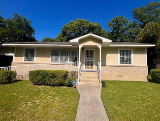 702 Parker St, Dothan, AL 36303