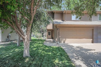 904 E Jane Ln, Sioux Falls, SD 57108