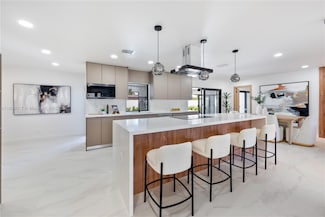 2415 NE 35th Dr, Fort Lauderdale, FL 33308