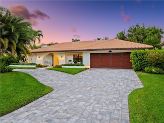 517 Parkwood Ln, Naples, FL 34103