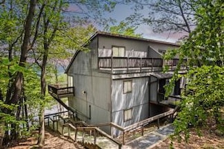 152 Cross Country Ln, Tannersville, PA 18372
