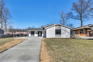 26060 Redwood Dr, Olmsted Falls, OH 44138