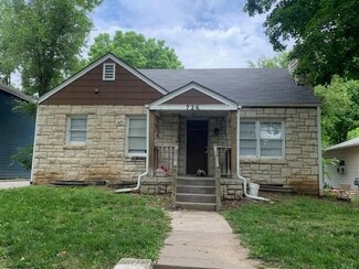 726 Thurston St, Manhattan, KS 66502