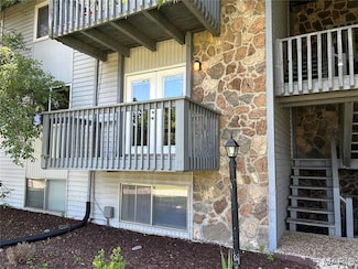 1832 Gascony Parc Dr, Lake Saint Louis, MO 63367