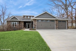 6827 42nd St NE, Cedar Rapids, IA 52411