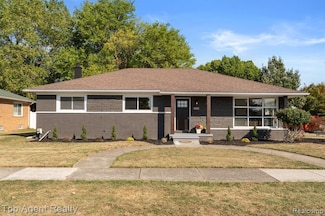 25200 Gardner St, Oak Park, MI 48237