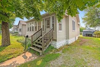 1613 13th Ave, Menominee, MI 49858