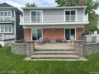 30116 Jefferson Ave, Saint Clair Shores, MI 48082