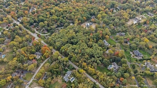 23301 W 14 Mile Rd, Bingham Farms, MI 48025