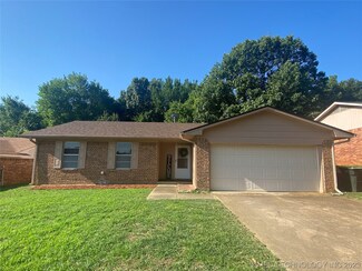 1215 Rolling Lane Dr, Durant, OK 74701