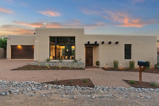 502 Apodaca Hill, Santa Fe, NM 87501